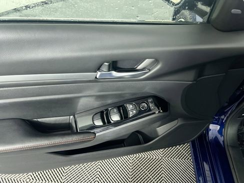 Used 2024 Nissan Altima 2.5 SR FWD image 14