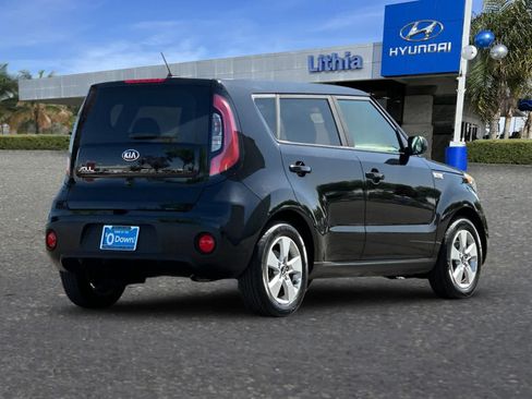 Used 2019 Kia Soul FWD image 3