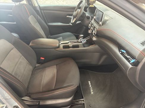 Used 2025 Nissan Sentra SR FWD image 10