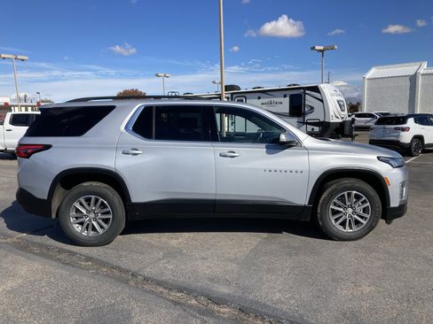 Used 2022 Chevrolet Traverse LT image 4