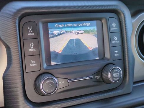 Used 2020 Jeep Gladiator Sport w/ Auxiliary Switch Group AWD/4WD image 17