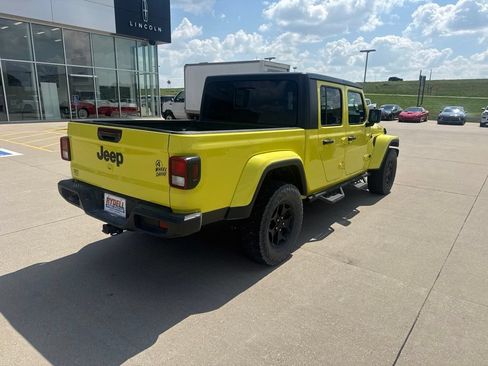 Used 2023 Jeep Gladiator Sport AWD/4WD image 3
