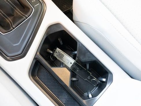 Used 2022 Volkswagen Tiguan SE R-Line image 29