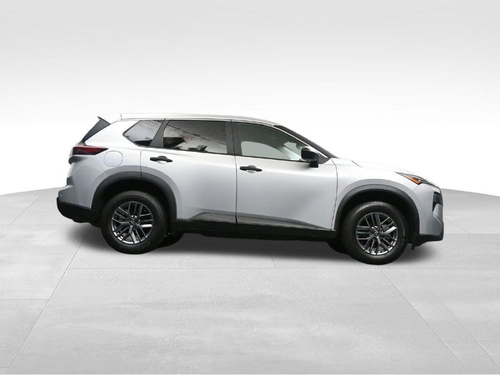 Used 2024 Nissan Rogue S AWD/4WD image 26