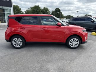 Used 2023 Kia Soul LX FWD video 2