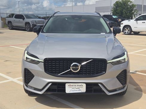 Used 2023 Volvo XC60 B5 Plus w/ Climate Package FWD image 8
