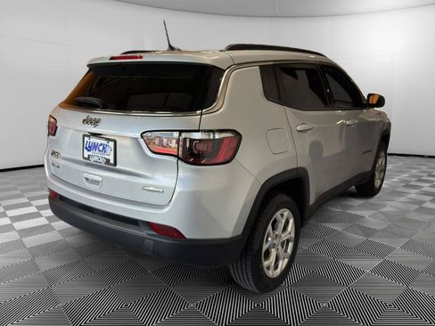 Used 2024 Jeep Compass Latitude AWD/4WD image 5