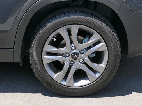 Used 2022 Kia Seltos S FWD image 5