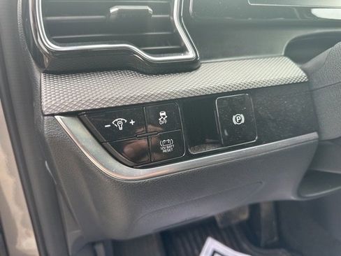 Certified 2025 Kia Sportage LX image 5