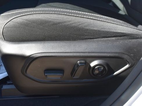 Used 2023 Jeep Grand Cherokee Laredo w/ Luxury Tech Group I RWD image 13