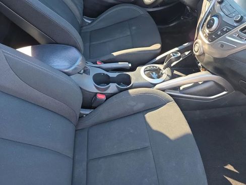 Used 2017 Hyundai Veloster Value Edition image 12