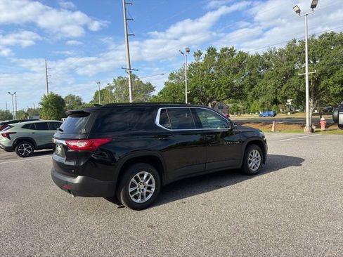 Used 2021 Chevrolet Traverse LT image 5