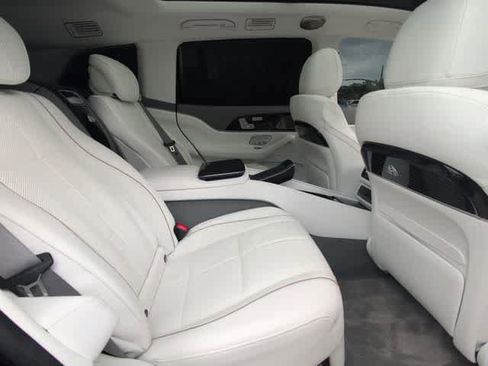 Used 2023 Mercedes-Benz Maybach GLS 600 4MATIC image 19