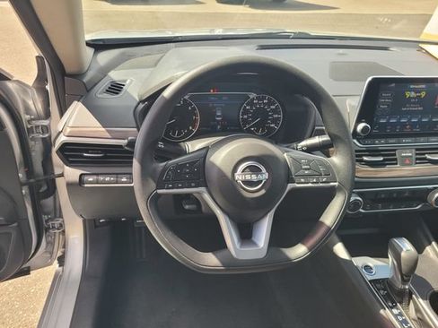 Certified 2025 Nissan Altima 2.5 SV FWD image 30