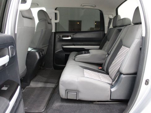 Used 2018 Toyota Tundra SR5 w/ SR5 Upgrade Package AWD/4WD image 8