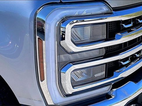 Used 2024 Ford F250 Lariat w/ Chrome Package image 27