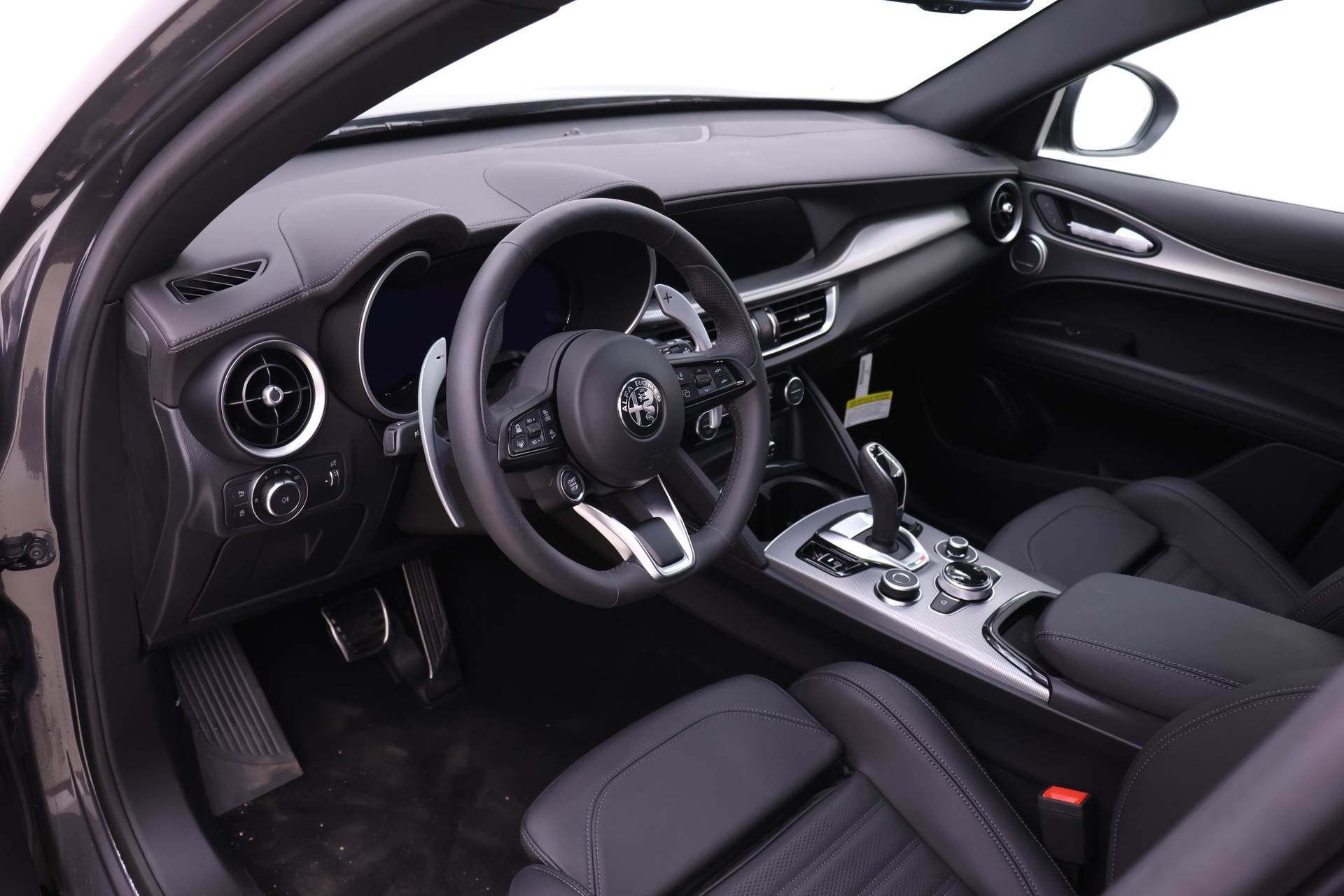 New 2025 Alfa Romeo Stelvio Sprint AWD/4WD image 6