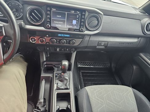 Used 2022 Toyota Tacoma TRD Sport image 19