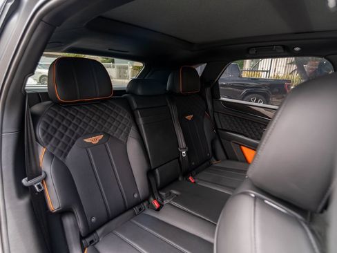 Used 2025 Bentley Bentayga AWD/4WD image 22