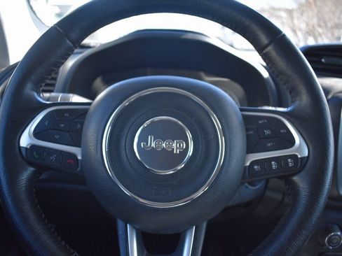 Used 2023 Jeep Renegade Limited image 13