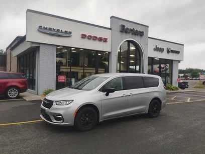 Used 2024 Chrysler Pacifica Touring-L