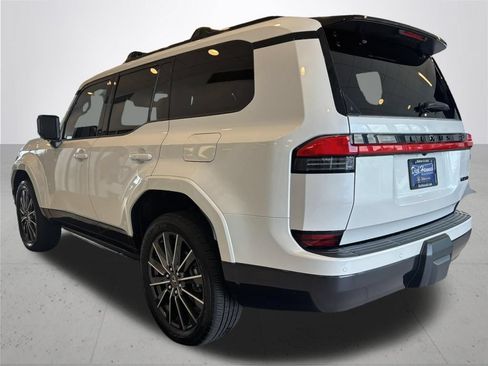 Used 2024 Lexus GX 550 w/ Cold Area Package AWD/4WD image 10
