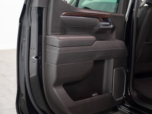 Used 2025 GMC Sierra 1500 SLT AWD/4WD image 8