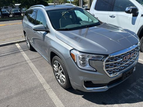 Used 2023 GMC Terrain Denali w/ Denali Premium Package AWD/4WD image 3