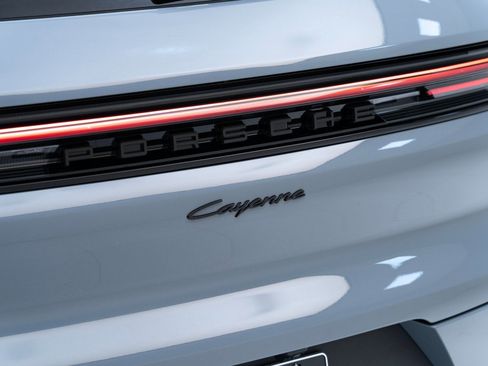 Certified 2026 Porsche Cayenne AWD/4WD image 13