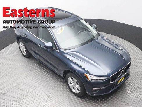 Used 2022 Volvo XC60 B5 Momentum AWD/4WD image 3