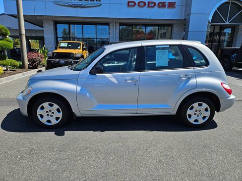 Used 2009 Chrysler PT Cruiser FWD image 2