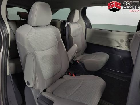 Used 2021 Toyota Sienna LE FWD image 16