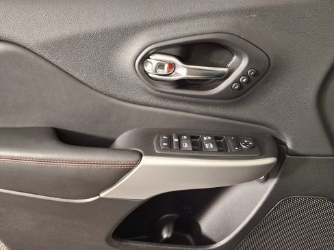 Used 2018 Jeep Cherokee Trailhawk w/ Quick Order Package 27L image 24