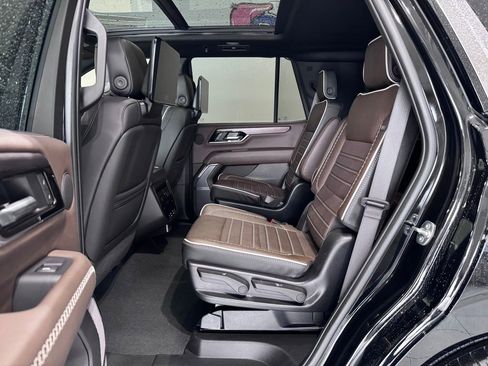 Certified 2025 GMC Yukon Denali Ultimate w/ LPO, Floor Liner Package AWD/4WD image 2