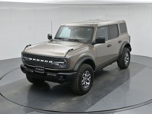 Used 2025 Ford Bronco Badlands image 39