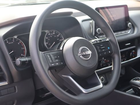 Used 2023 Nissan Rogue SV AWD/4WD image 22