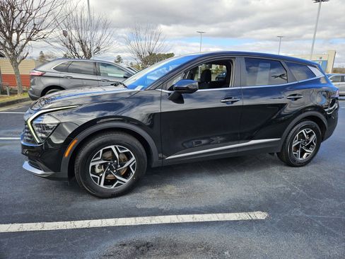 Used 2024 Kia Sportage LX image 3