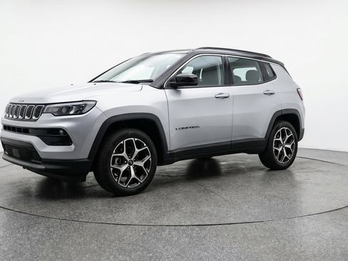 Used 2025 Jeep Compass Limited AWD/4WD image 3