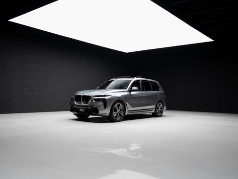 Used 2024 BMW X7 xDrive40i w/ M Sport Package AWD/4WD image 87