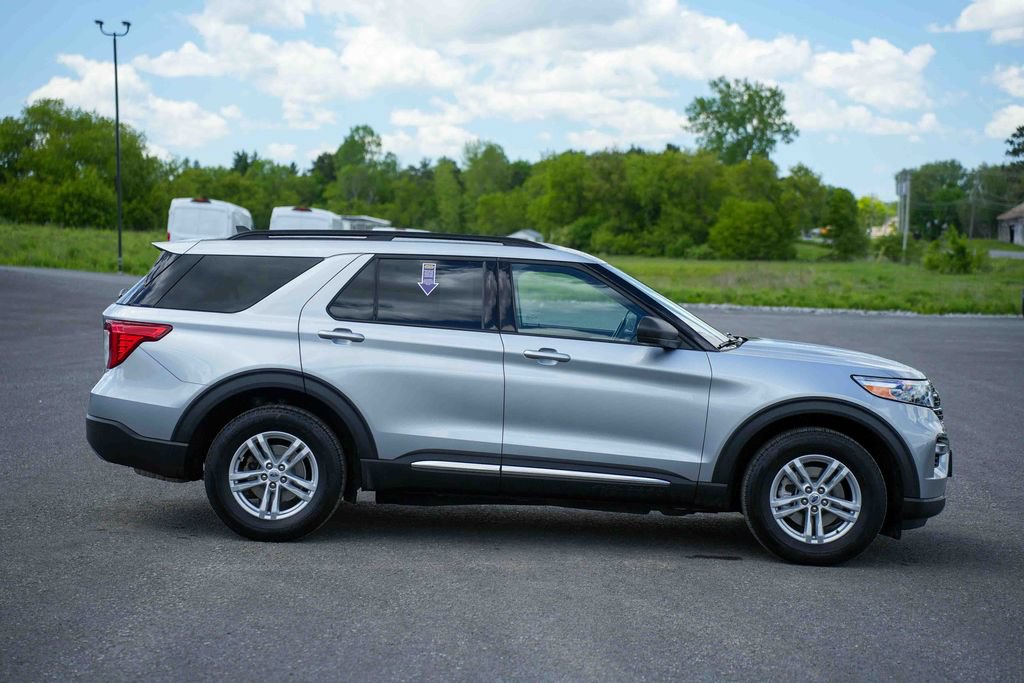 Used 2023 Ford Explorer XLT w/ Equipment Group 202A AWD/4WD image 4