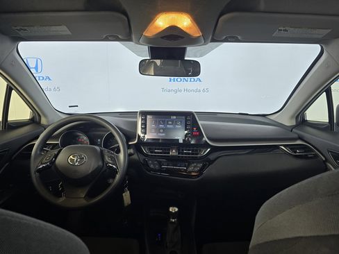 Used 2022 Toyota C-HR XLE image 7