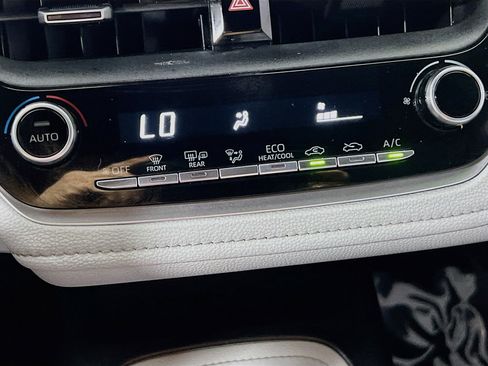 Used 2020 Toyota Corolla SE FWD image 25
