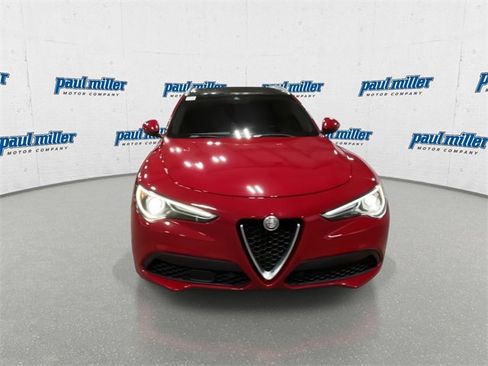 Used 2018 Alfa Romeo Stelvio Ti image 4