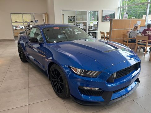 Certified 2017 Ford Mustang Shelby GT350 w/ Convenience Package RWD image 3