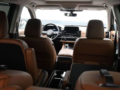 Used 2025 Nissan Pathfinder Platinum FWD image 16