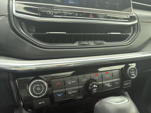 Used 2022 Jeep Compass Limited w/ (RED) Package image 25