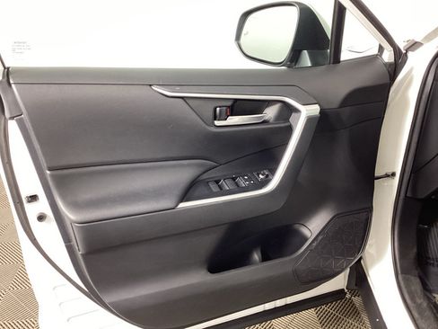 Used 2020 Toyota RAV4 XLE w/ Convenience Package AWD/4WD image 16
