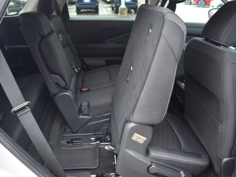 Used 2024 Nissan Pathfinder SV FWD image 64