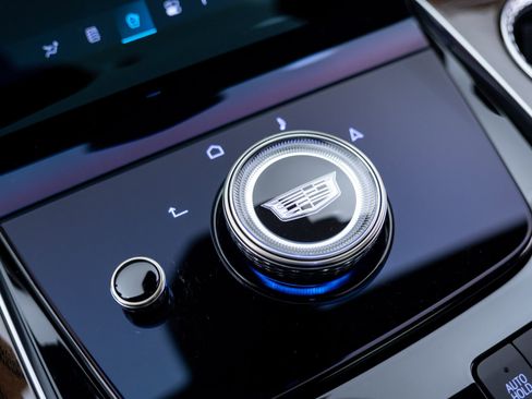 Certified 2026 Cadillac Escalade Platinum Luxury w/ LPO, Floor Liner Package AWD/4WD image 32