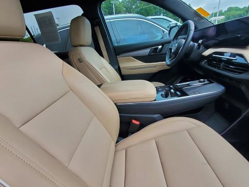 Used 2025 Buick Enclave Preferred w/ Power Package FWD image 4